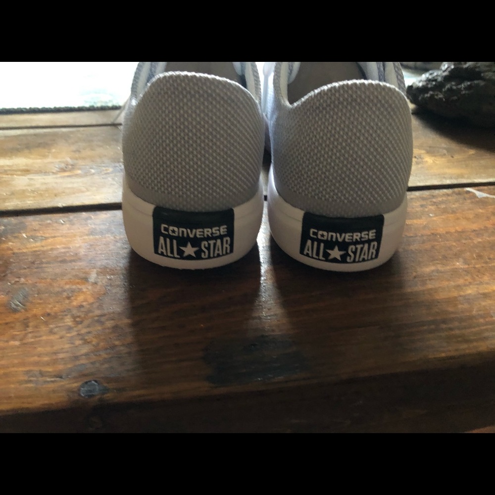 New Women’s Converse size 8
